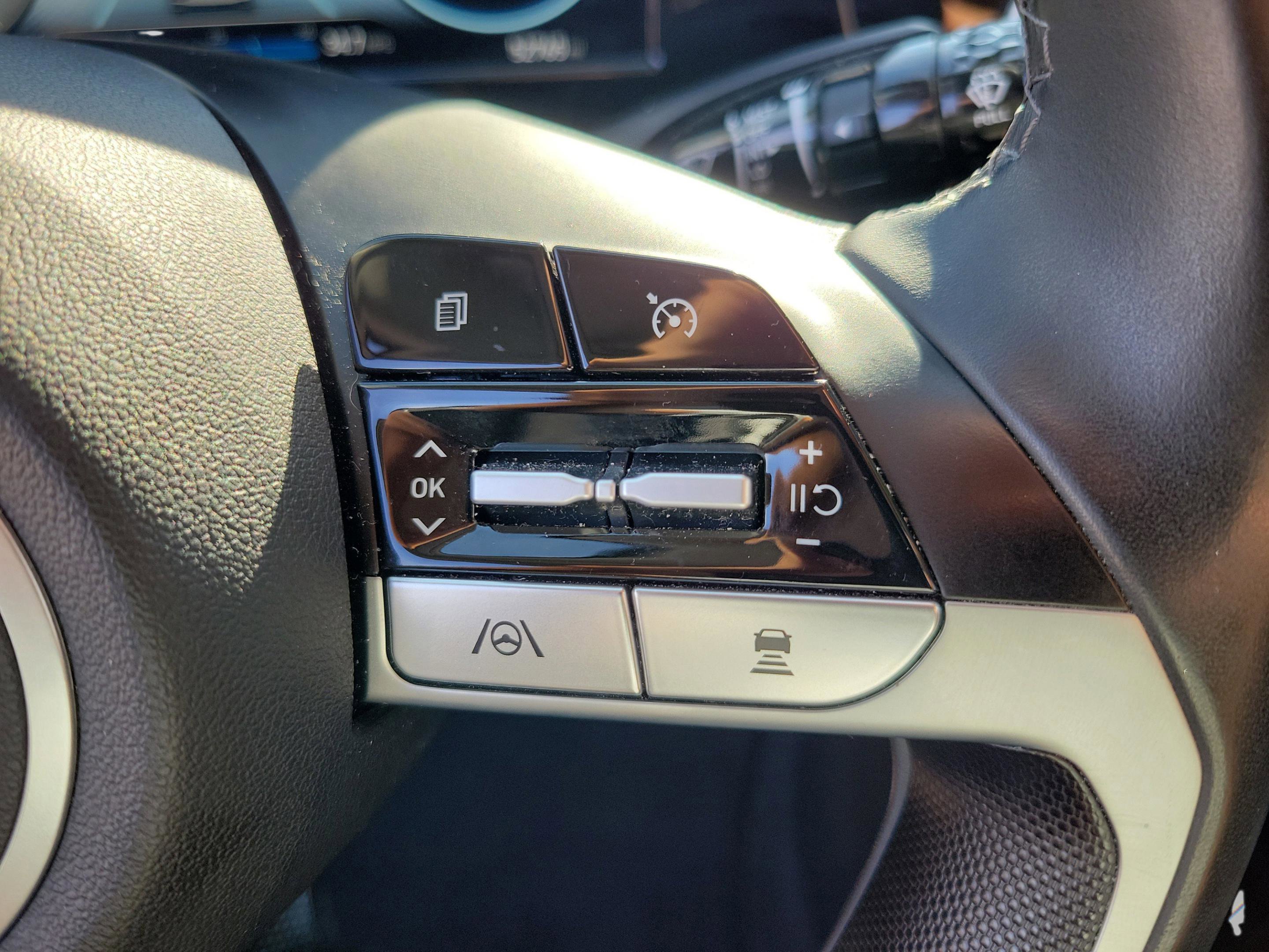 Certified 2021 Hyundai Elantra SEL w/ Convenience Package image 19