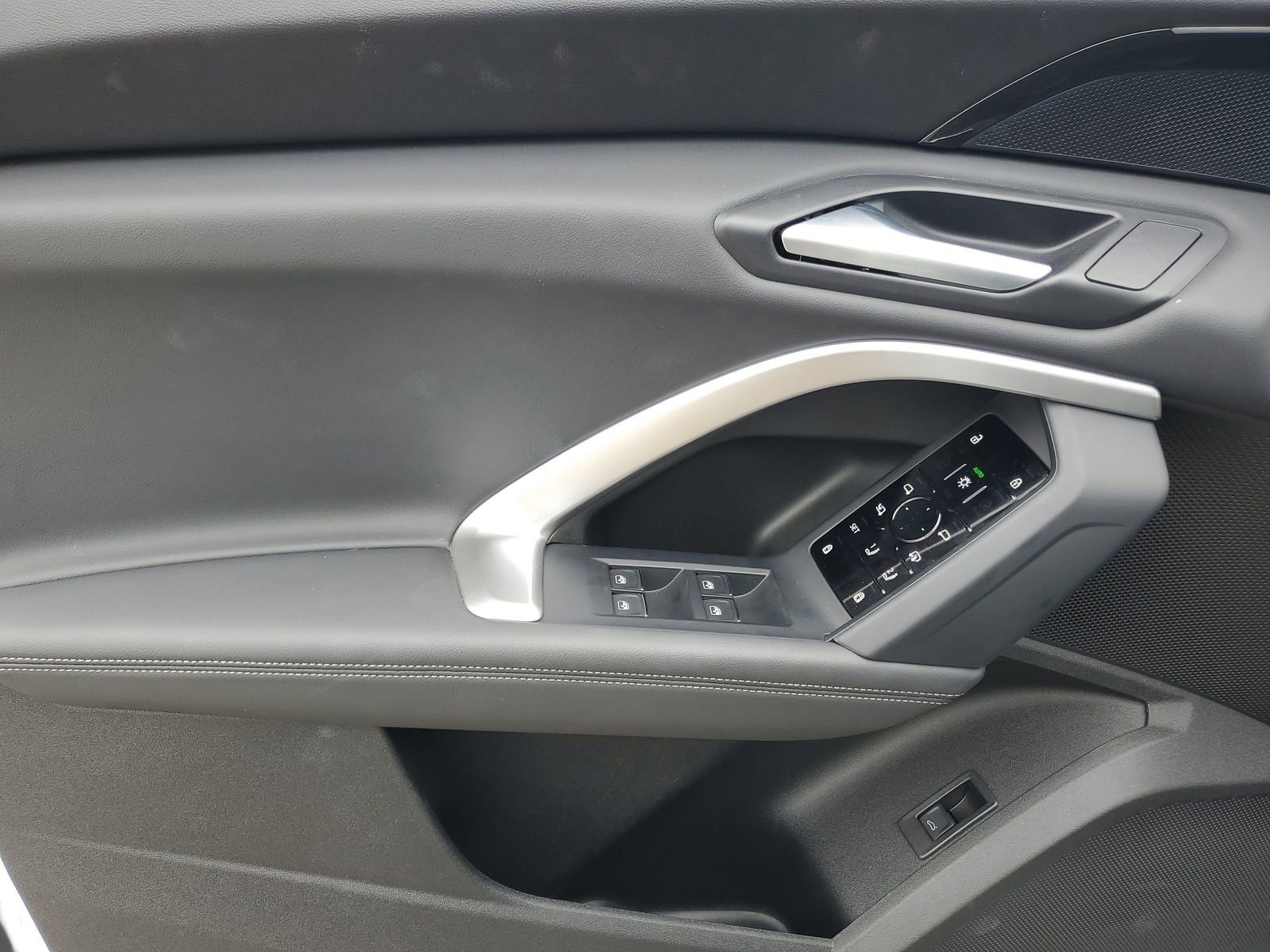 Used 2025 Audi Q5 Premium w/ Convenience Package image 20