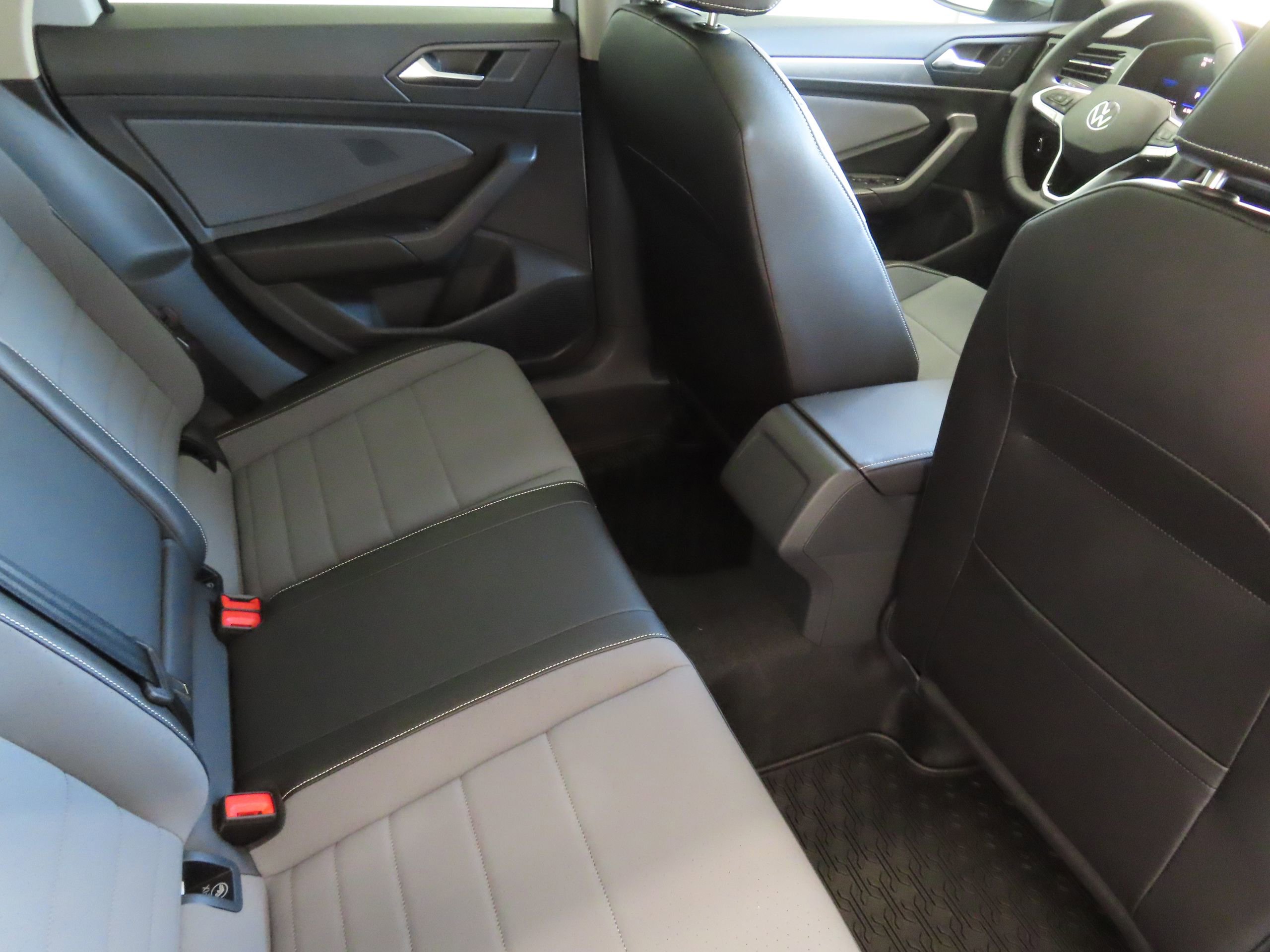 New 2025 Volkswagen Jetta SE FWD image 21
