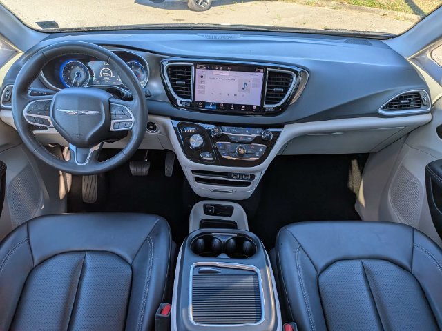 Used 2024 Chrysler Pacifica Touring-L FWD image 15