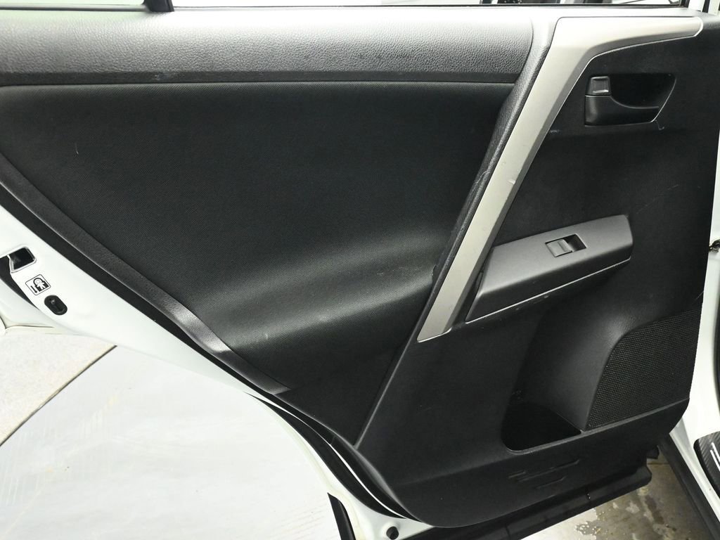 Used 2016 Toyota RAV4 LE image 13