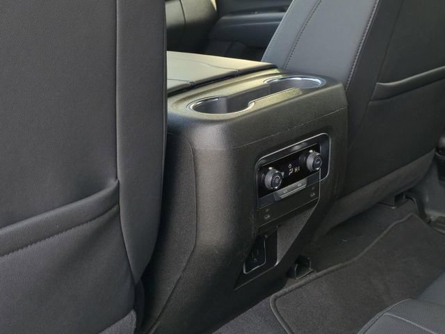 Used 2025 Chevrolet Suburban Z71 image 27