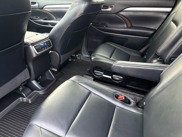Used 2016 Toyota Highlander XLE FWD image 19