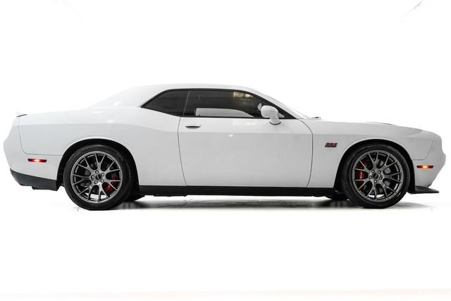 Used 2016 Dodge Challenger SRT w/ Technology Group image 5
