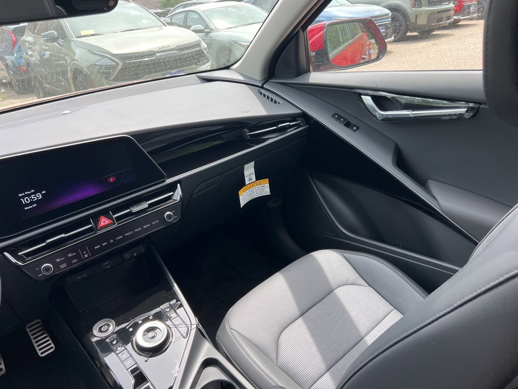 New 2025 Kia Niro Wave w/ Wave Preserve Package image 12