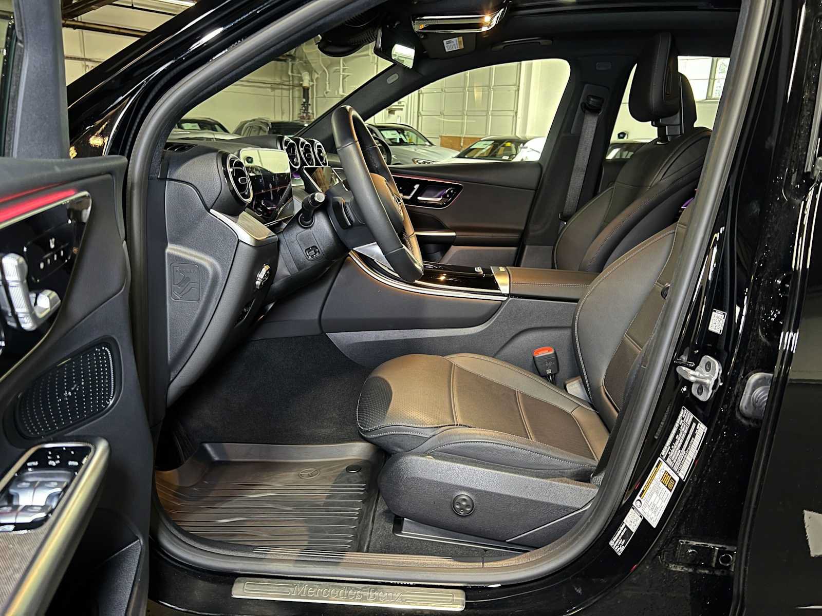 Used 2026 Mercedes-Benz GLC 300 4MATIC image 23