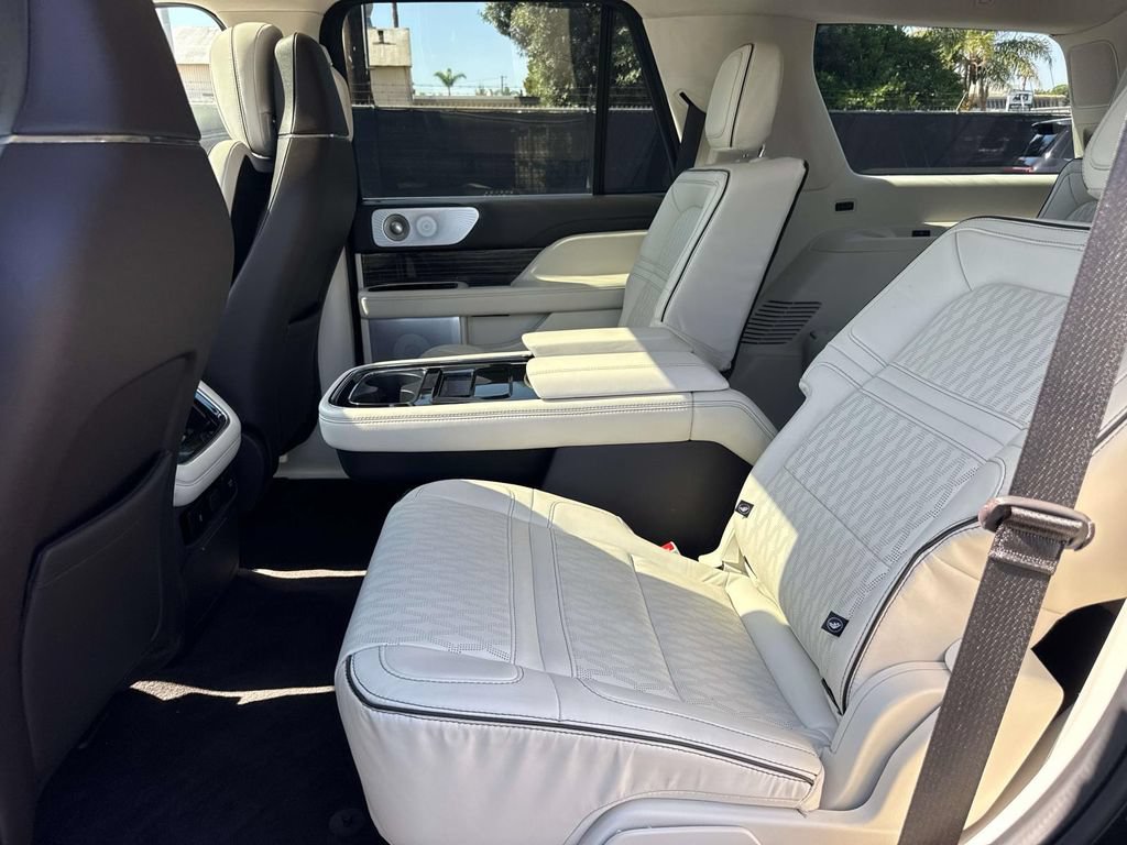 Certified 2022 Lincoln Navigator Black Label AWD/4WD image 11