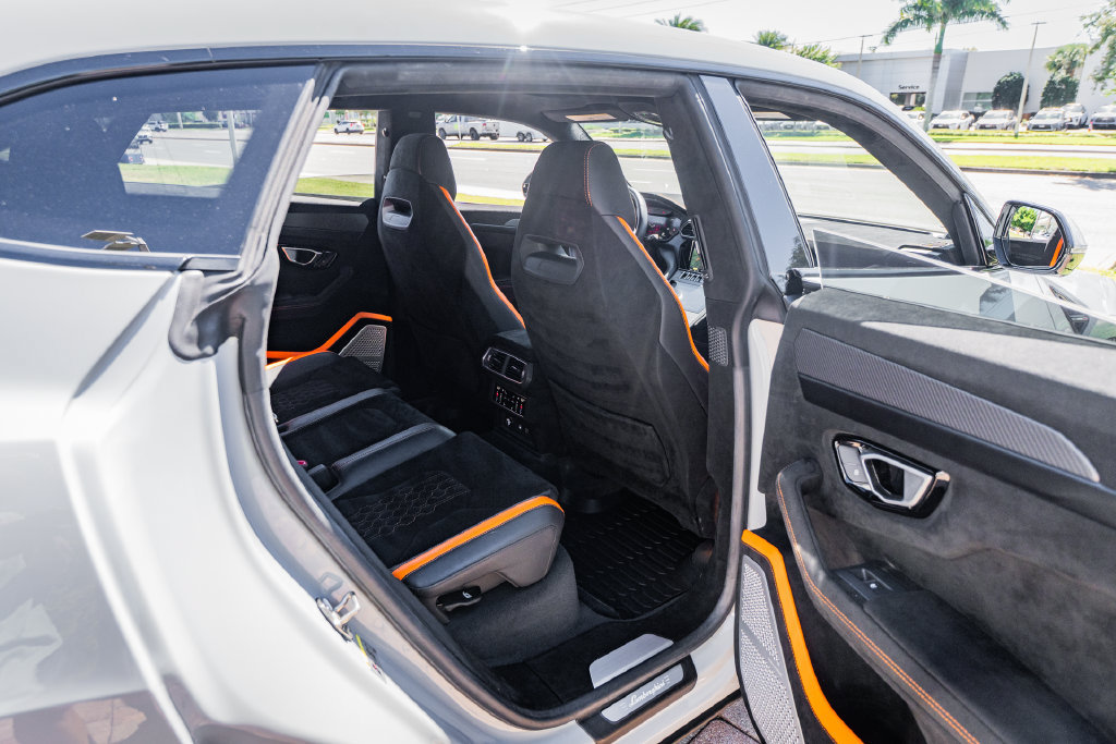 Used 2024 Lamborghini Urus Performante AWD/4WD image 43