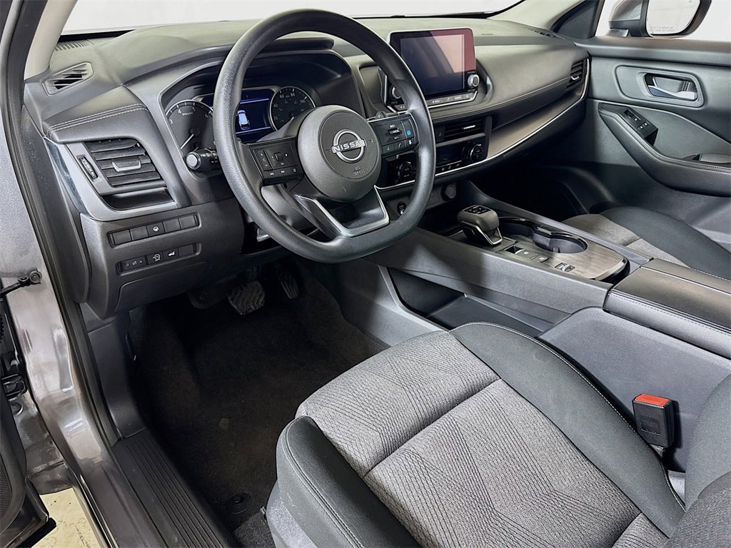 Used 2024 Nissan Rogue SV image 7