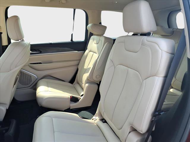 Used 2022 Jeep Grand Cherokee L Limited w/ Luxury Tech Group II AWD/4WD image 30