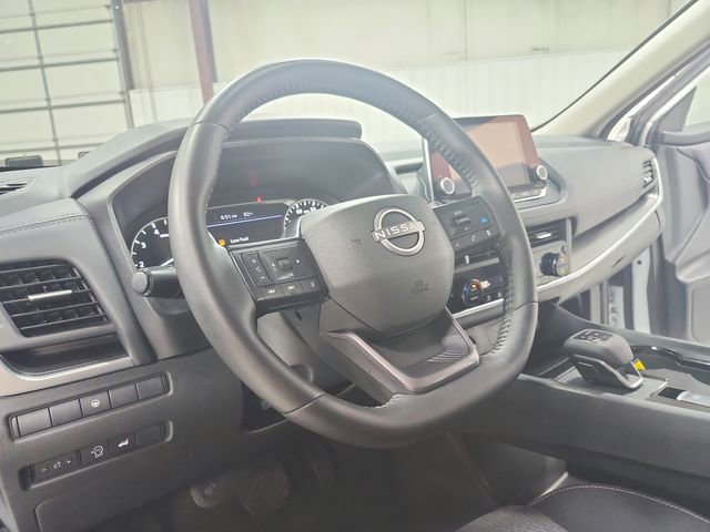 Used 2025 Nissan Rogue SV FWD image 18