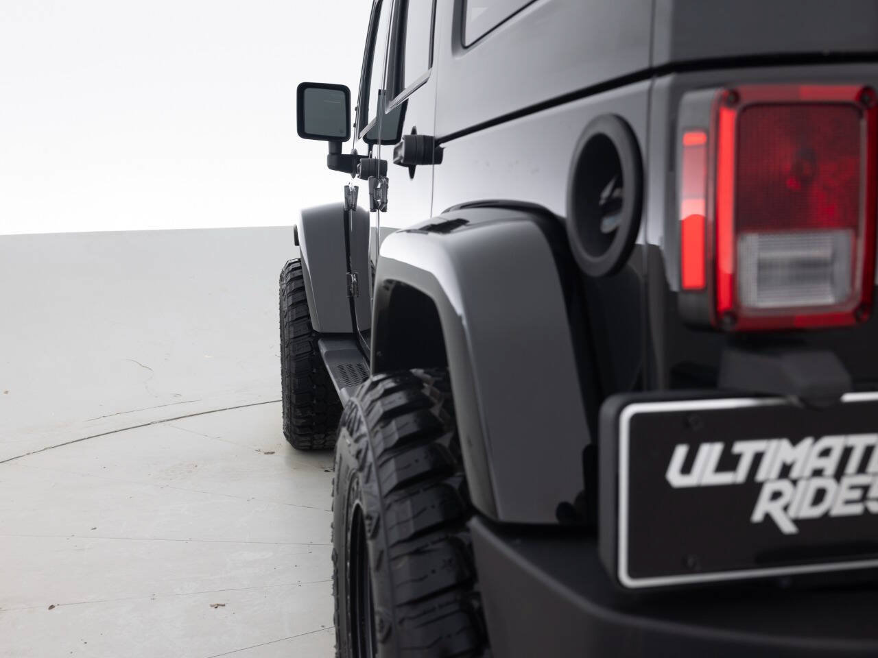Used 2017 Jeep Wrangler Unlimited Sahara w/ Connectivity Group AWD/4WD image 13