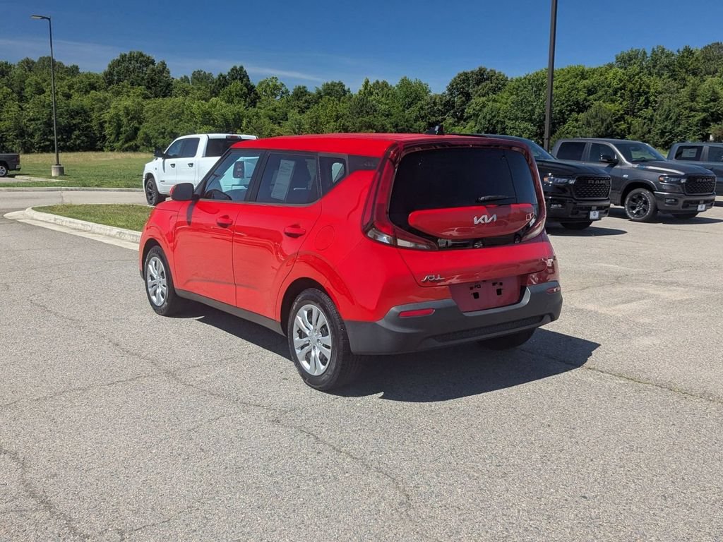 Used 2022 Kia Soul LX FWD image 3