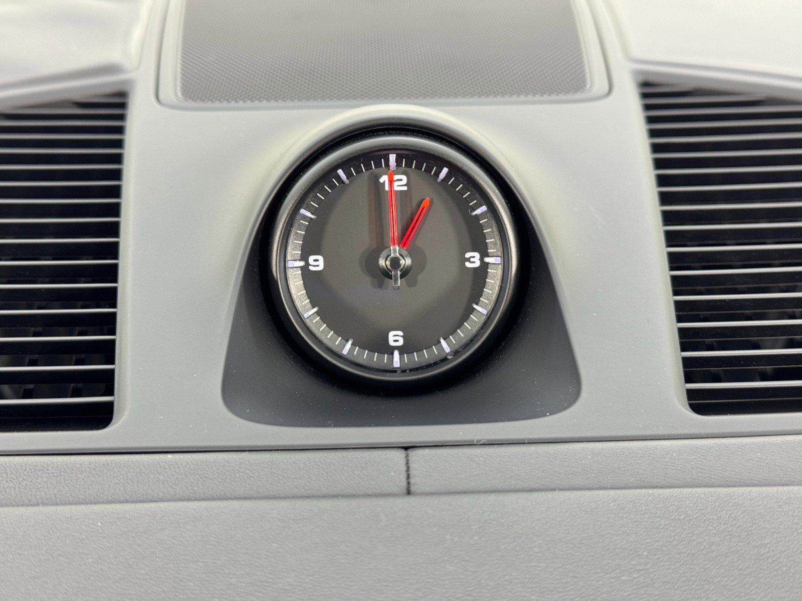 Used 2023 Porsche Cayenne S Platinum image 23