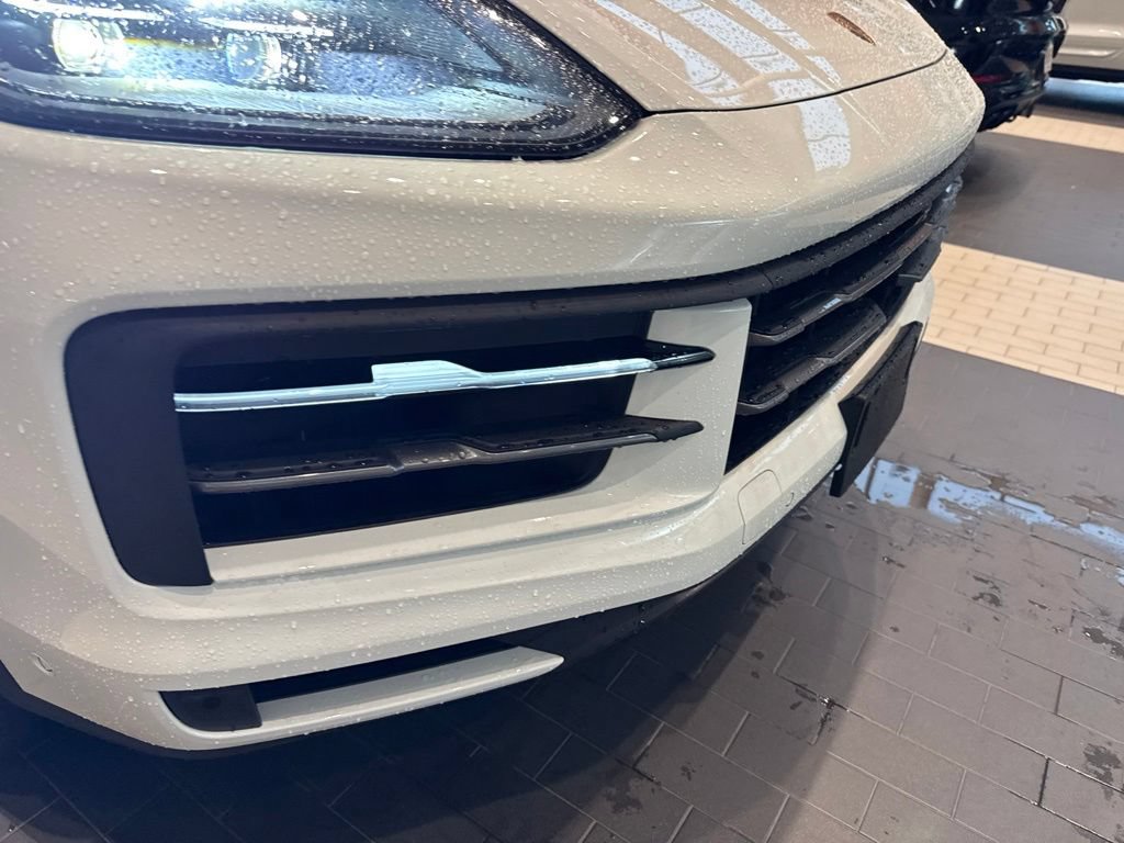 Used 2026 Porsche Cayenne E-Hybrid AWD/4WD image 16