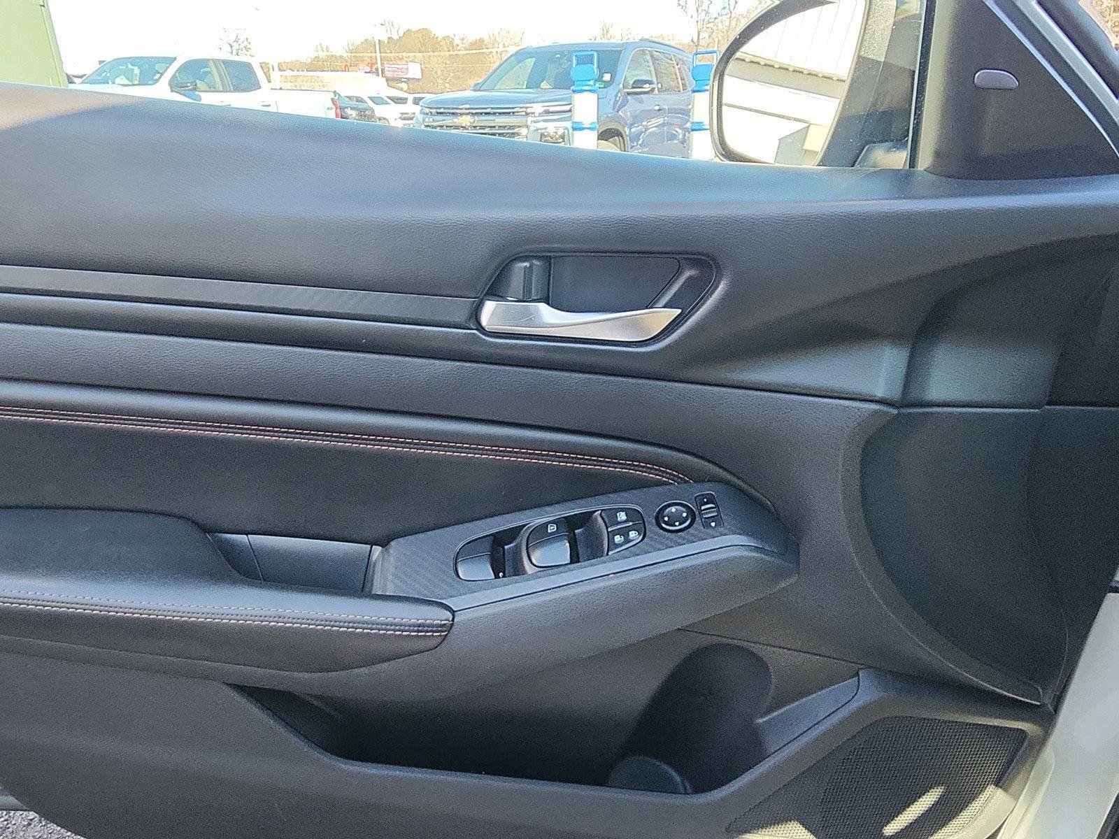 Used 2019 Nissan Altima 2.5 SR w/ SR Premium Package image 17