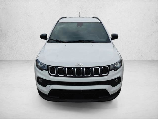 Used 2024 Jeep Compass Latitude AWD/4WD image 3