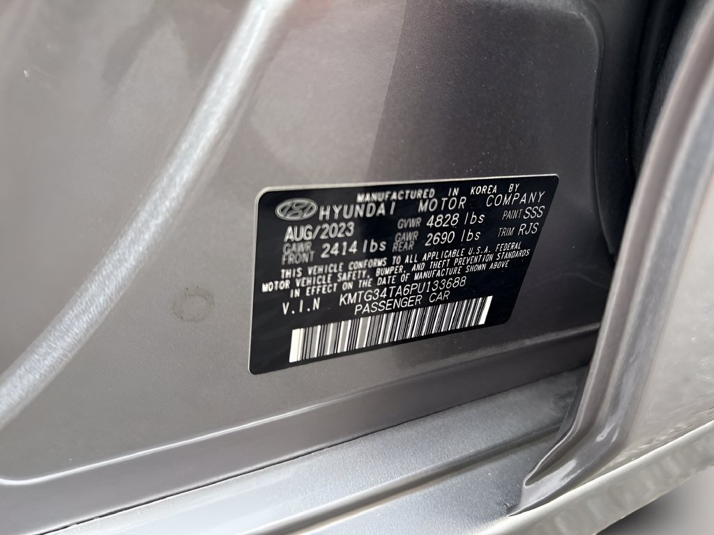 Used 2023 Genesis G70 2.0T AWD/4WD image 28