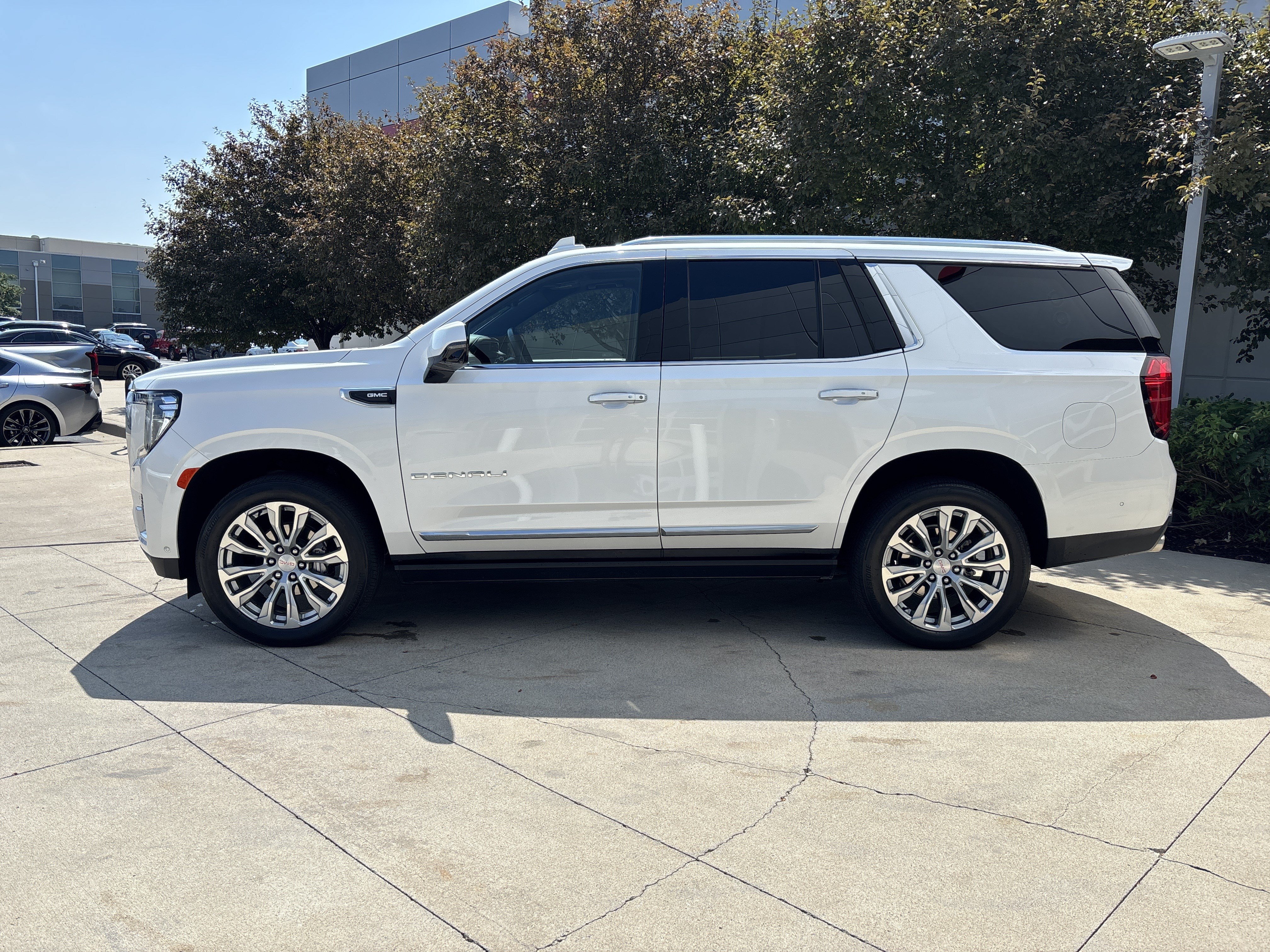 Used 2024 GMC Yukon Denali w/ Denali Reserve Package AWD/4WD image 7