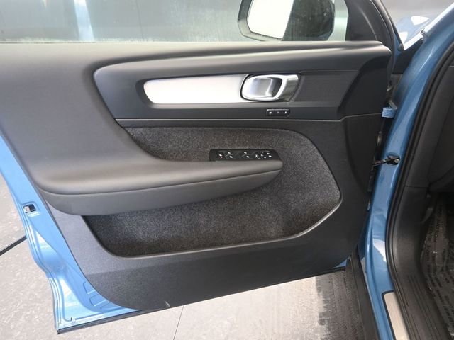 Used 2024 Volvo XC40 B5 Core image 16