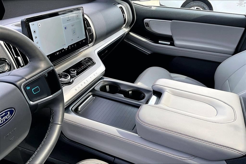 Certified 2025 Ford Expedition Active AWD/4WD image 16