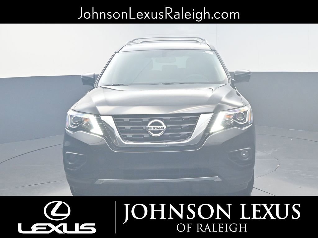 Used 2020 Nissan Pathfinder Platinum image 4