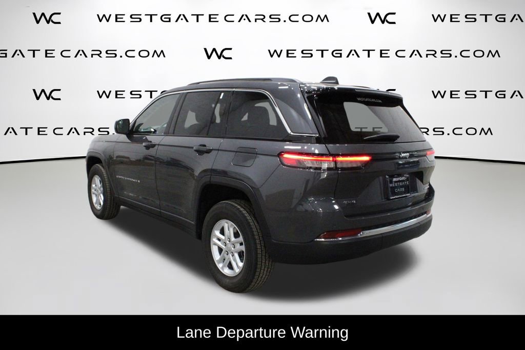 Used 2023 Jeep Grand Cherokee Laredo image 5