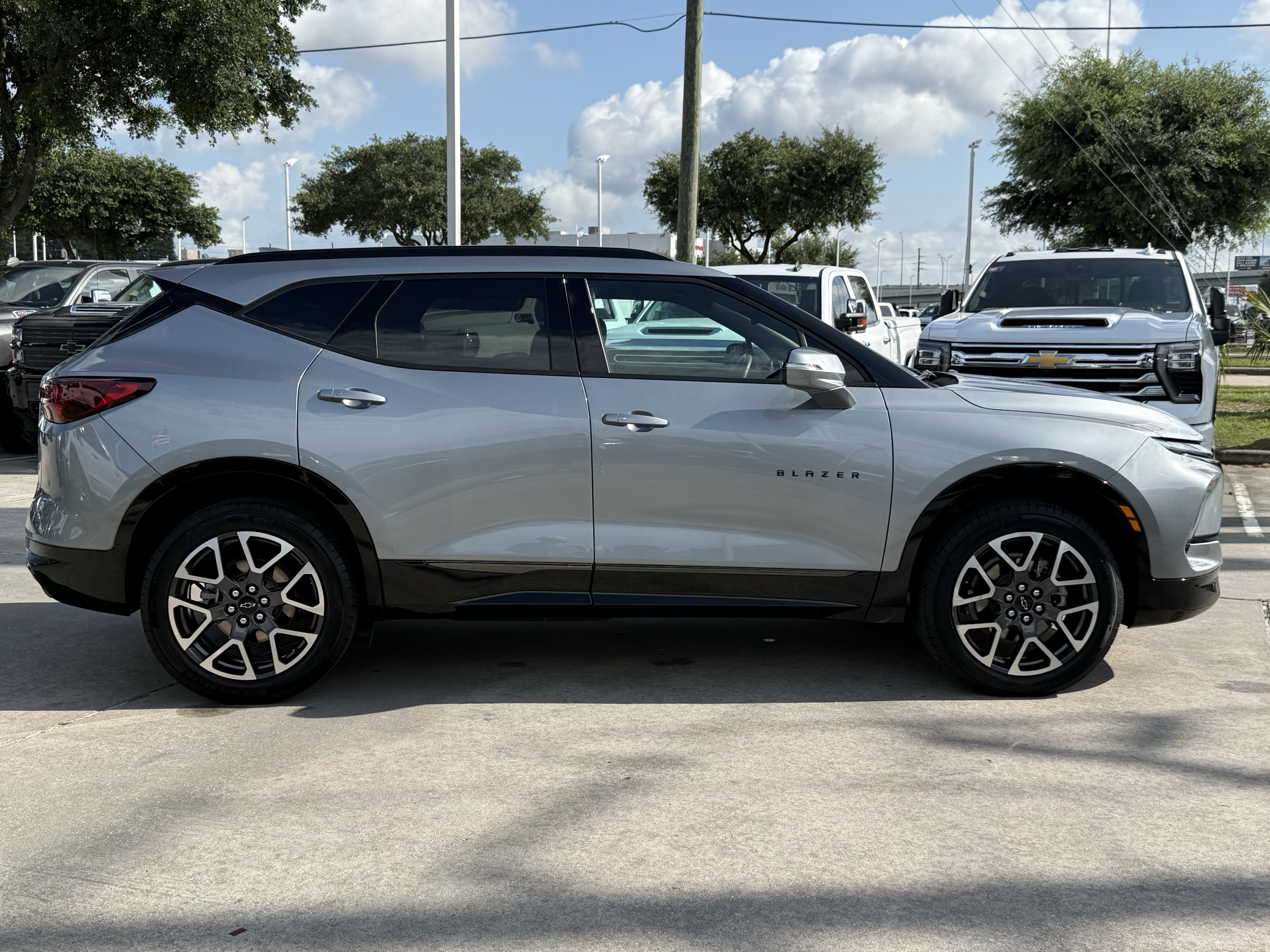 Used 2025 Chevrolet Blazer RS FWD image 3