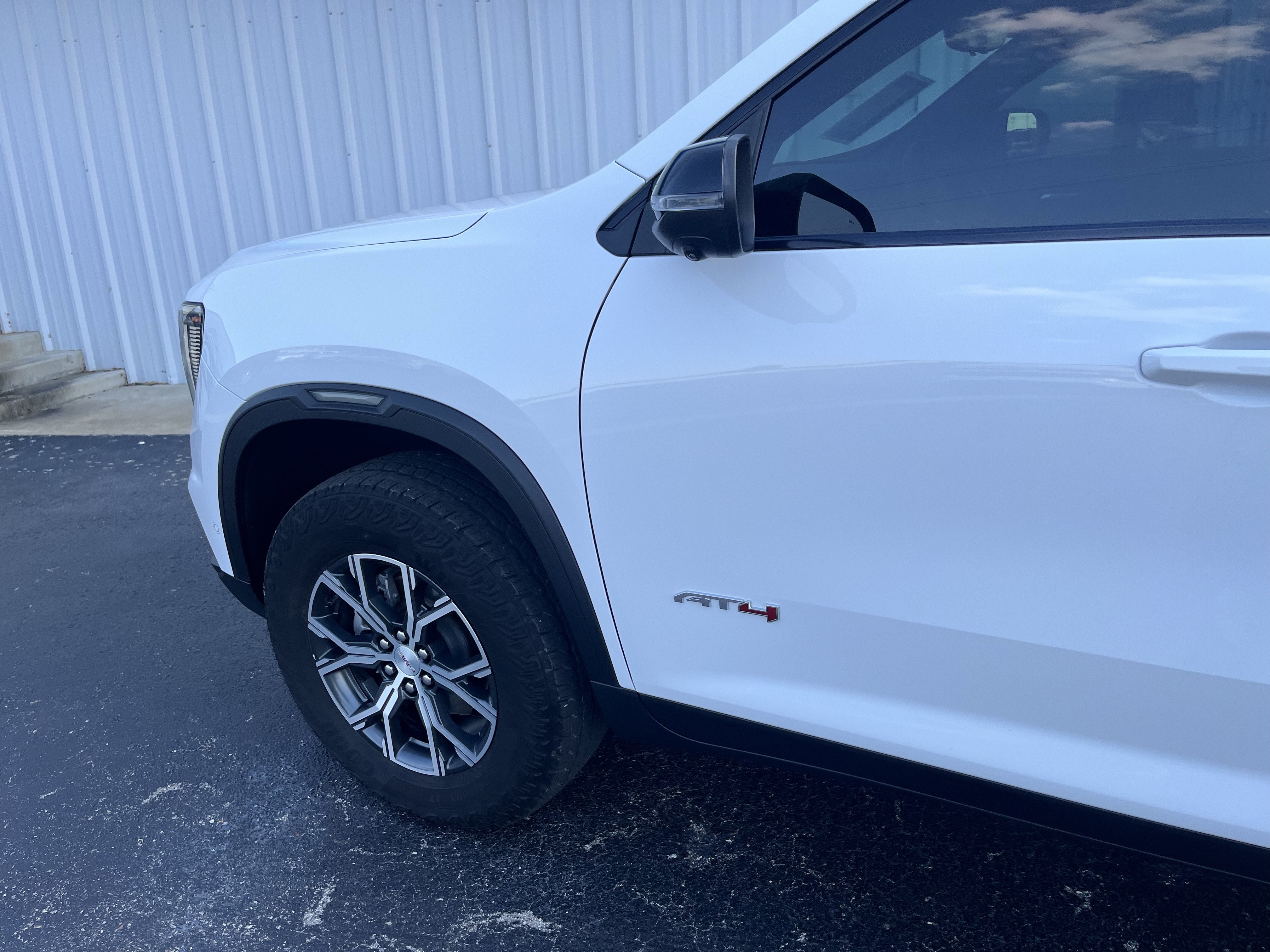 Used 2024 GMC Acadia AT4 w/ Super Cruise Package AWD/4WD image 2