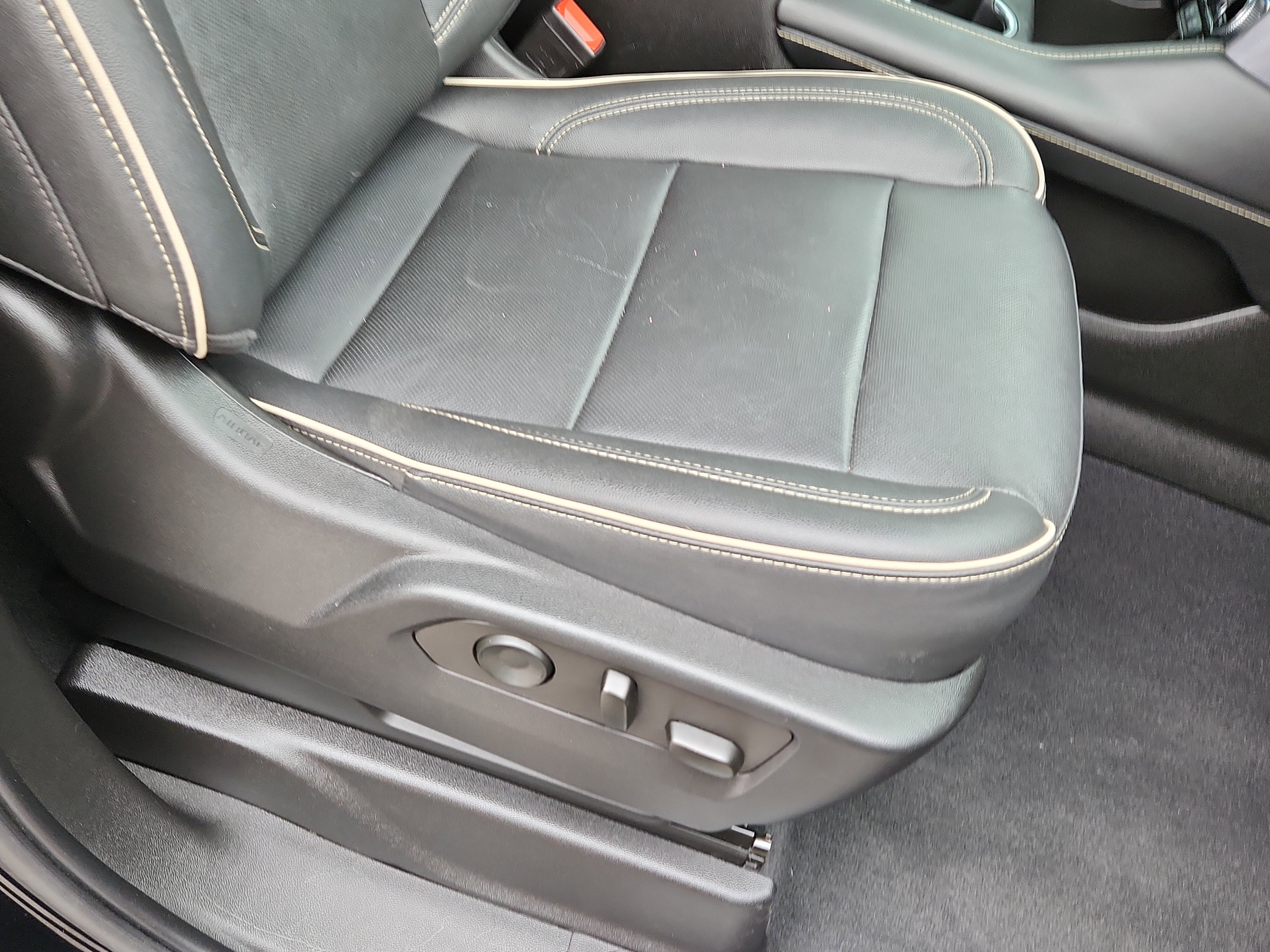 Used 2023 GMC Yukon SLT image 16