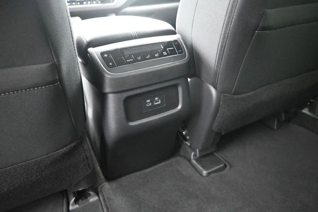Used 2025 Nissan Pathfinder SV AWD/4WD image 13