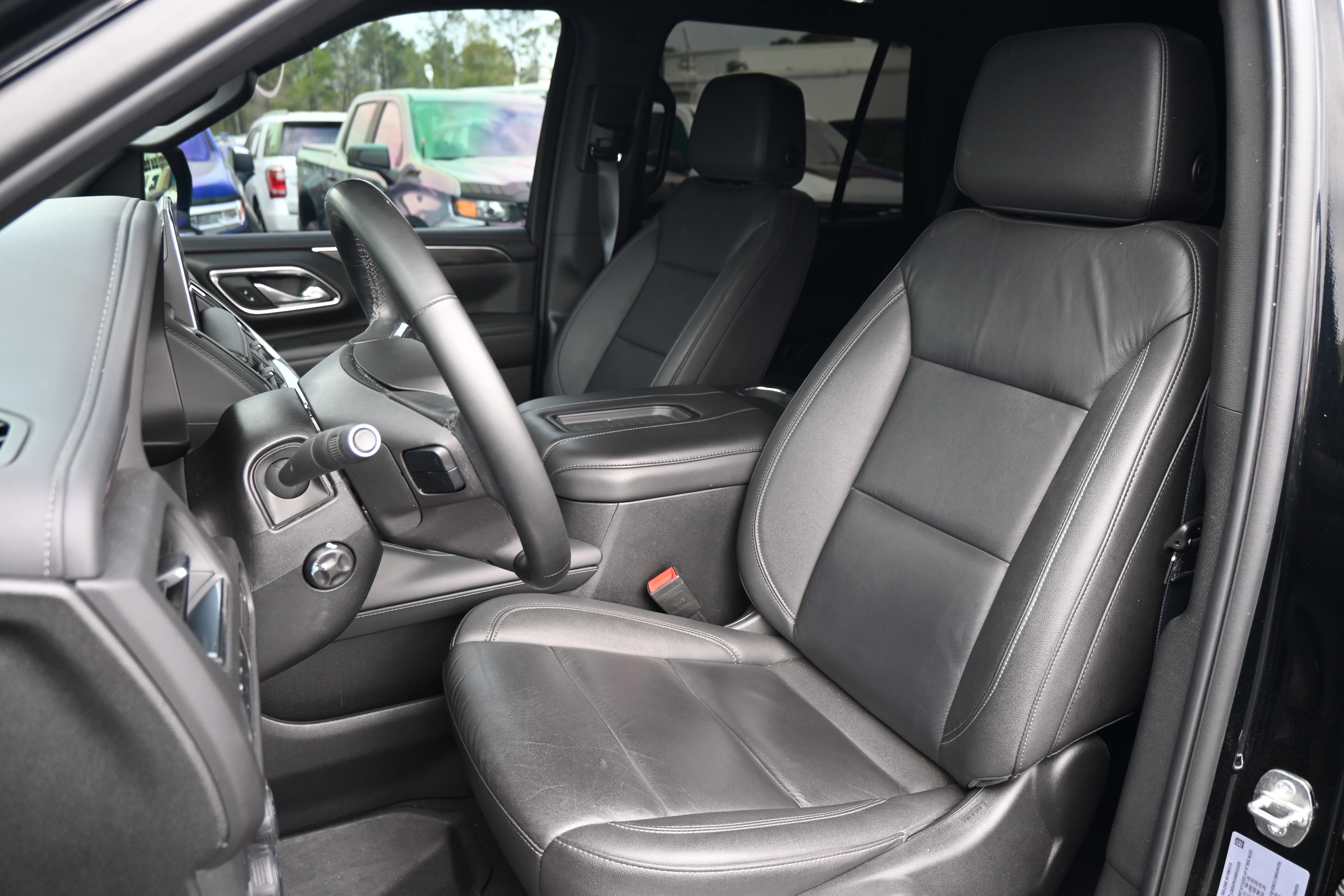 Used 2024 Chevrolet Tahoe Z71 w/ Luxury Package AWD/4WD image 16