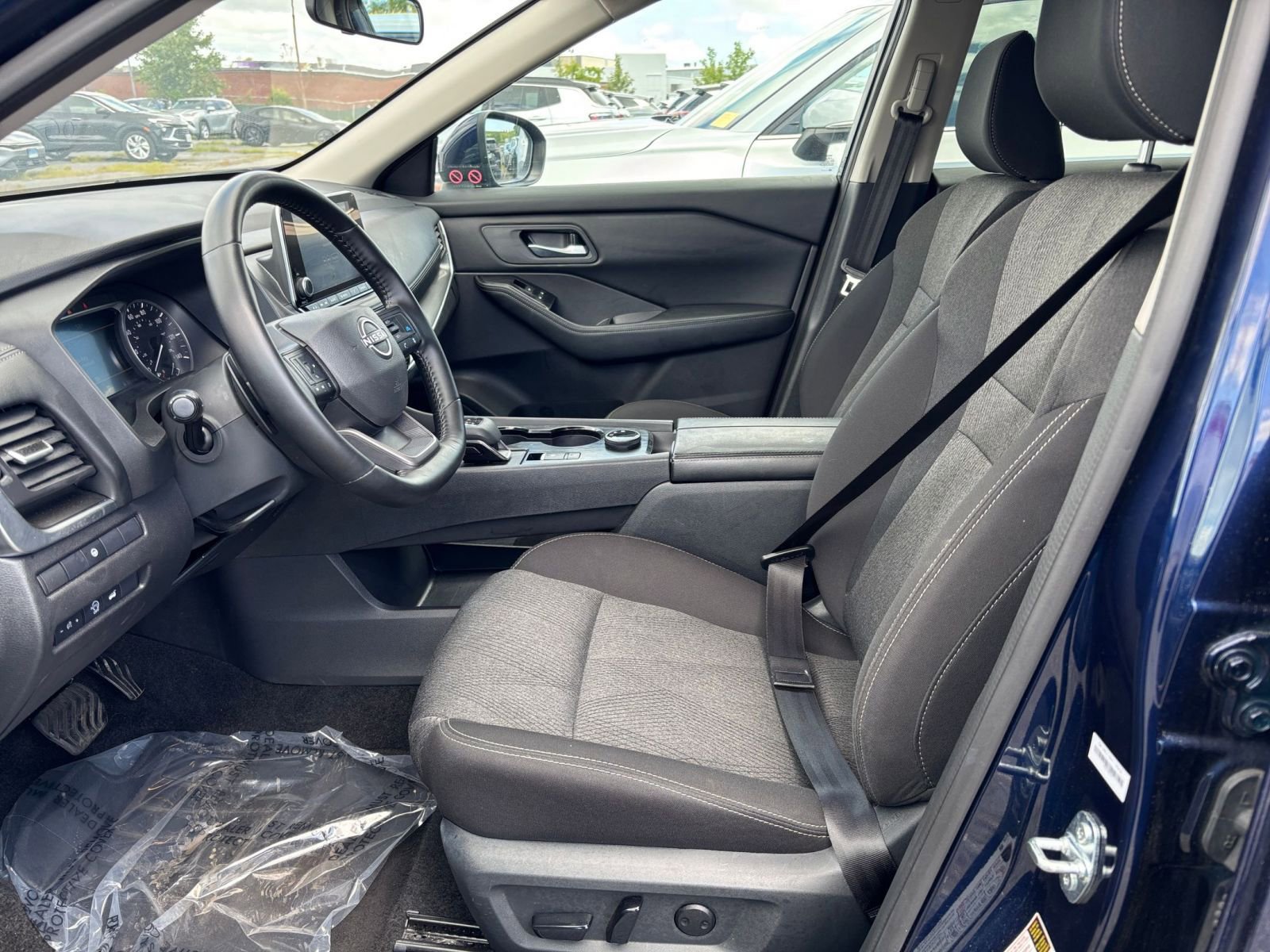 Used 2025 Nissan Rogue SV AWD/4WD image 25