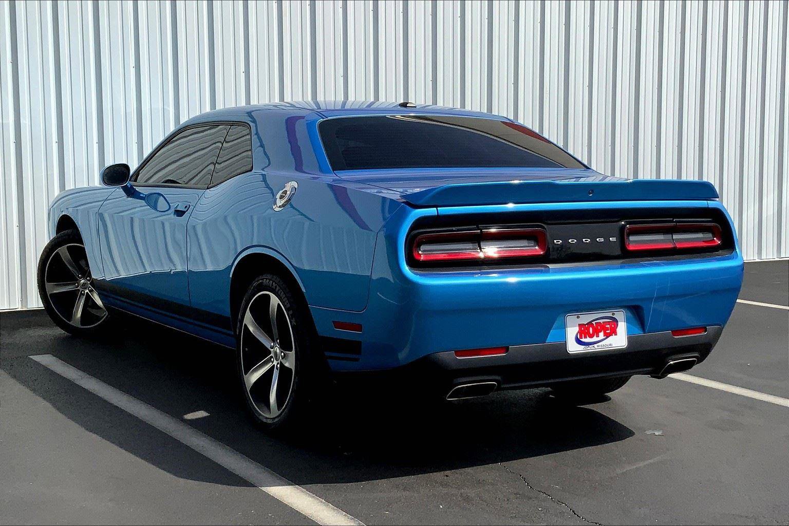 Used 2019 Dodge Challenger SXT image 7