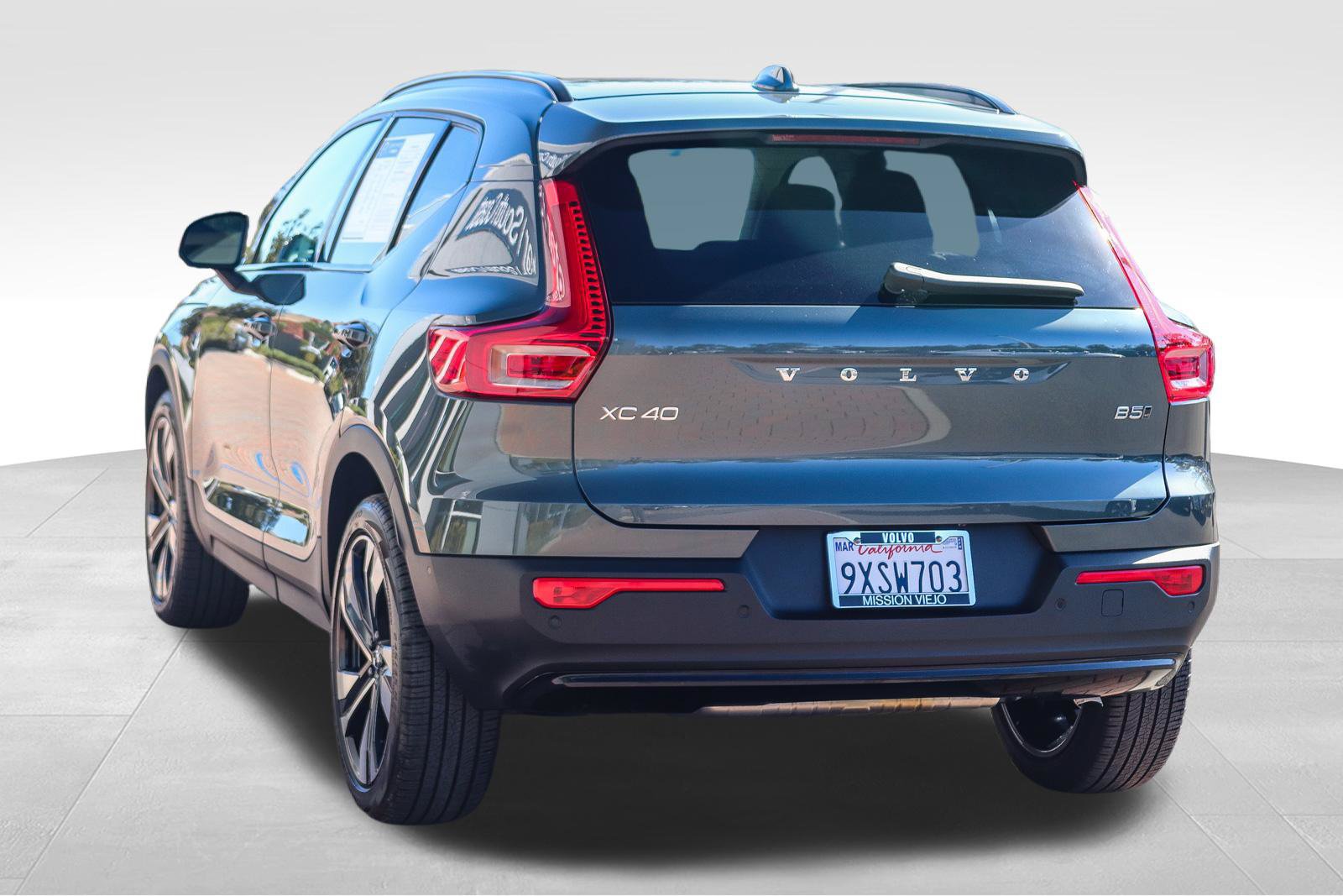 Used 2026 Volvo XC40 B5 Plus AWD/4WD image 5