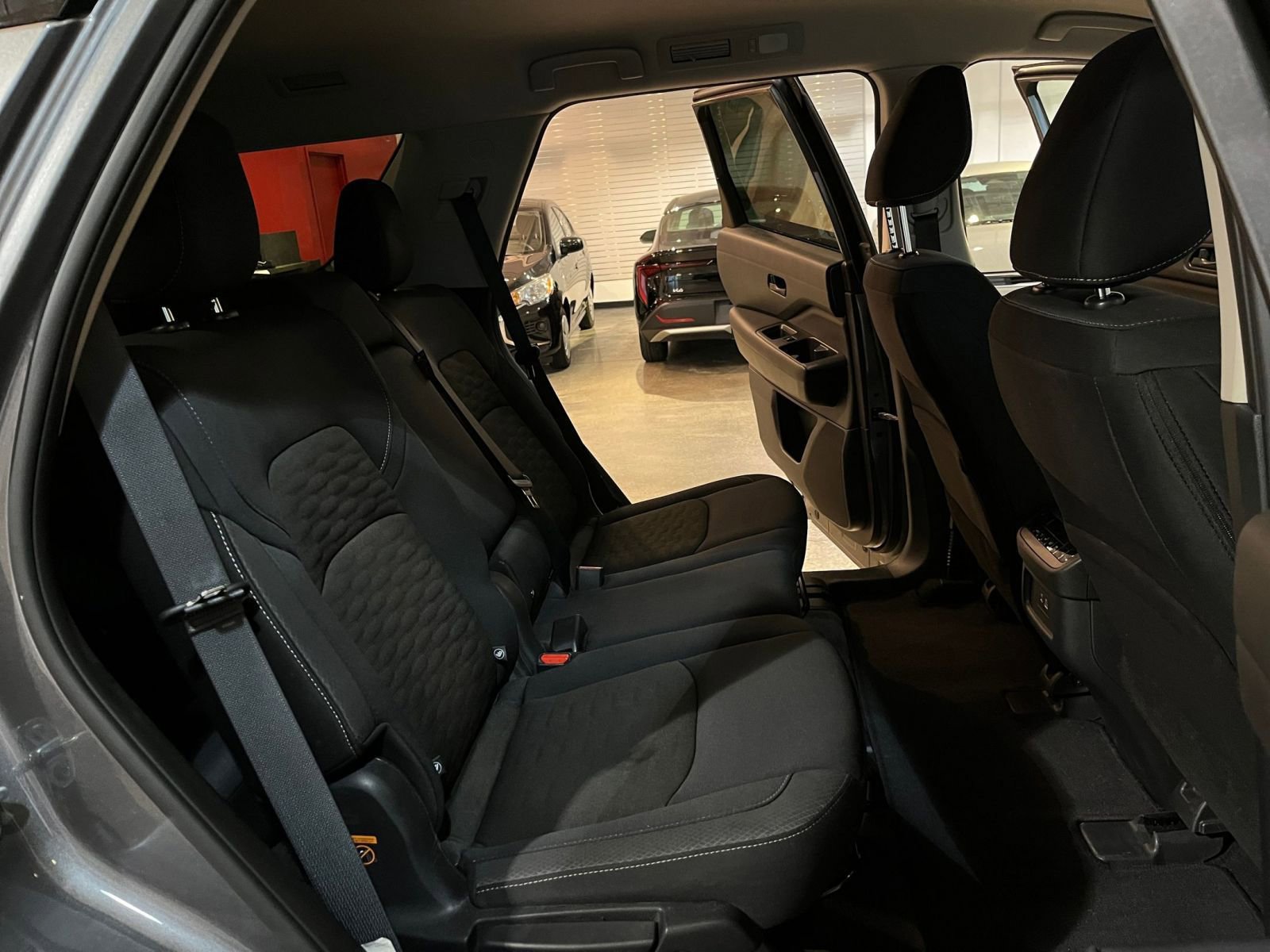 Used 2025 Nissan Pathfinder SV FWD image 39