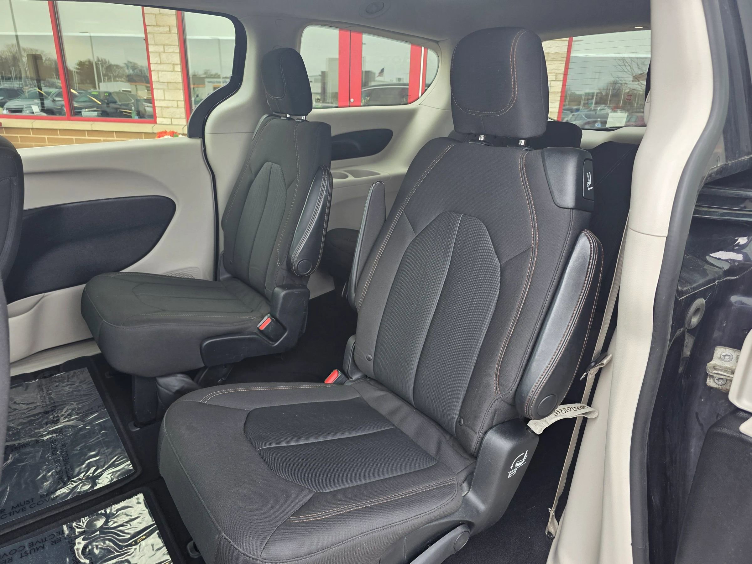 Used 2017 Chrysler Pacifica Touring image 10