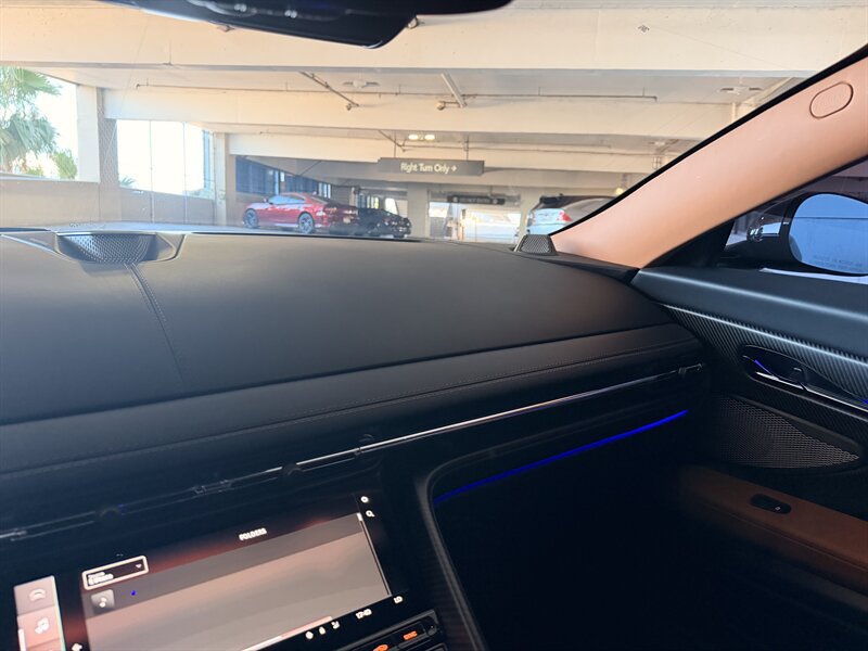 Used 2024 Aston Martin DB12 Coupe RWD image 27