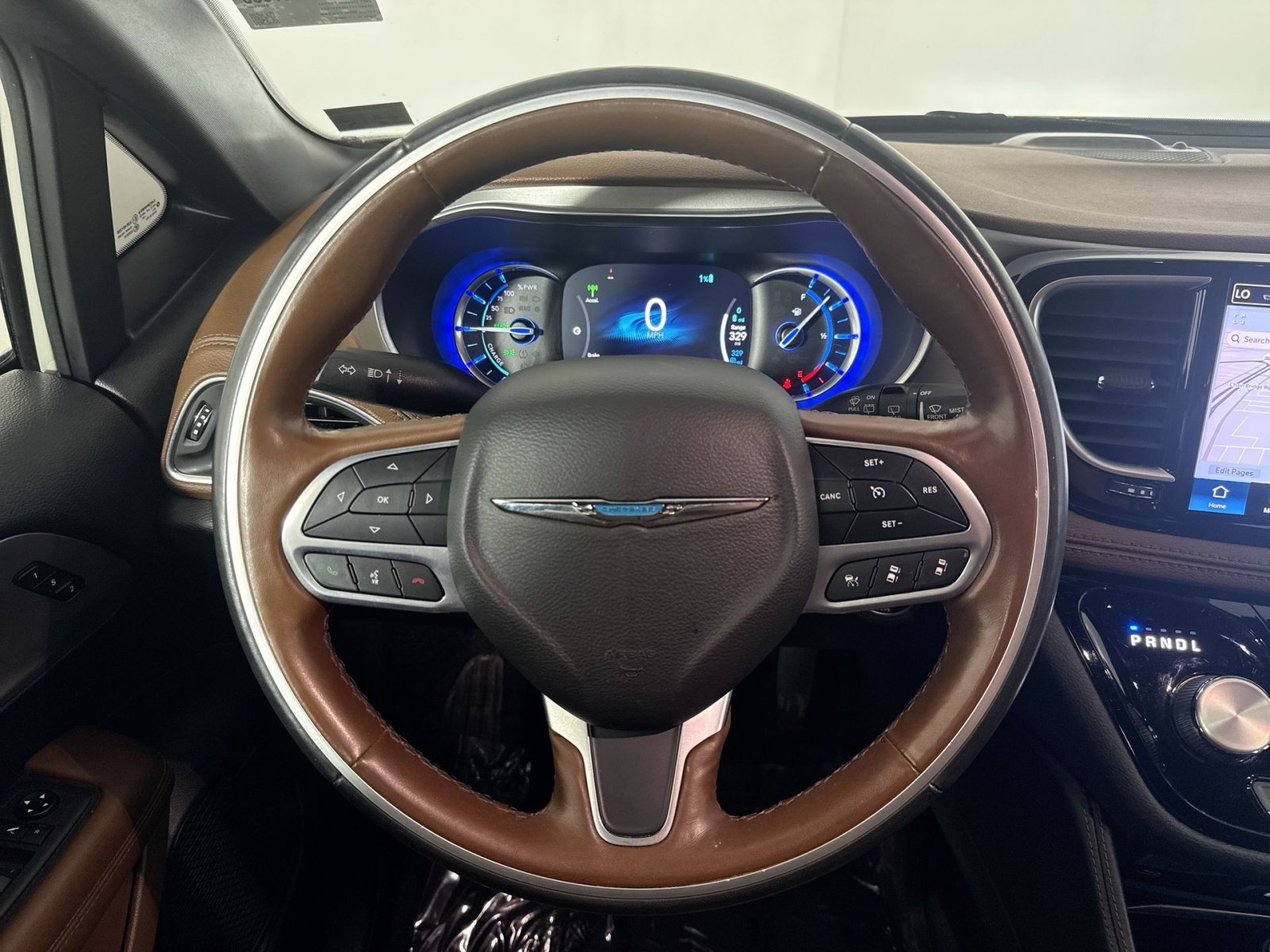 Used 2021 Chrysler Pacifica Limited w/ Uconnect Theater Family Group FWD image 16