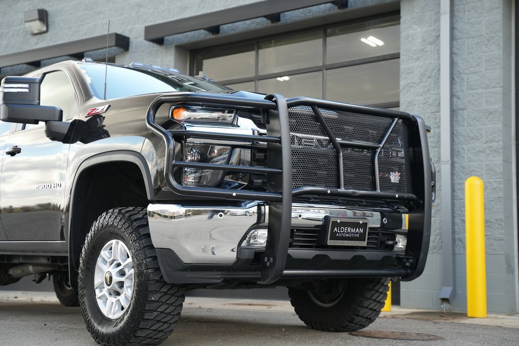 Used 2022 Chevrolet Silverado 2500 LT w/ Convenience Package image 9