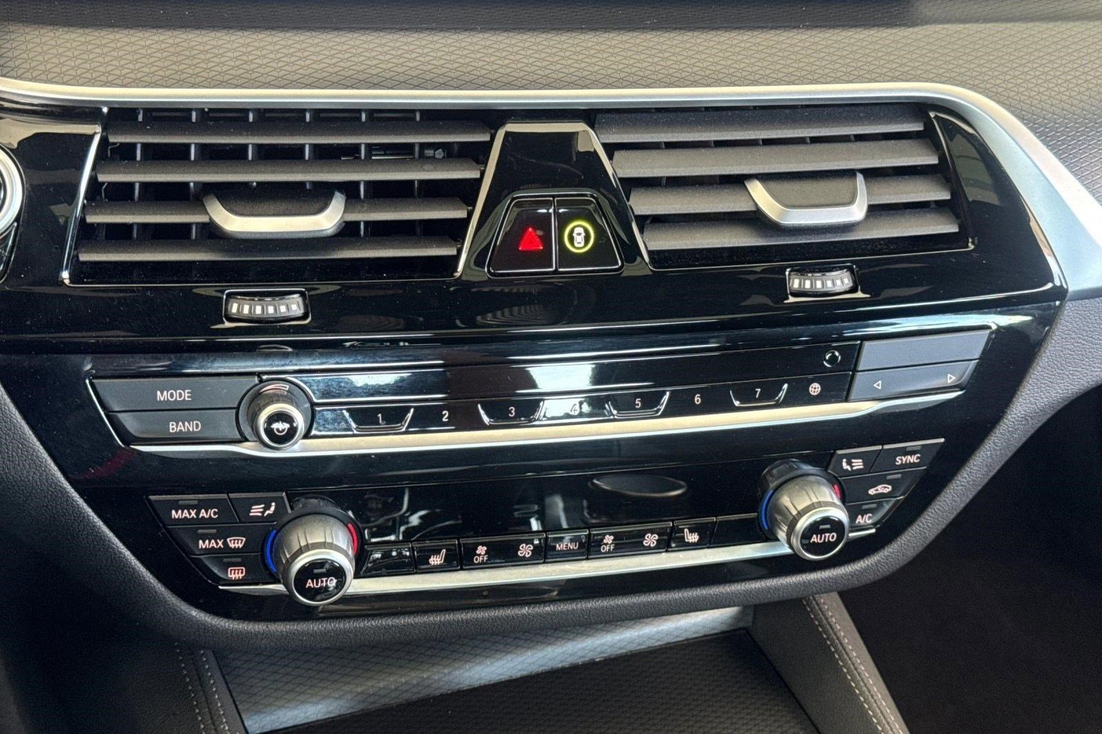 Used 2023 BMW 530e w/ Executive Package RWD image 27