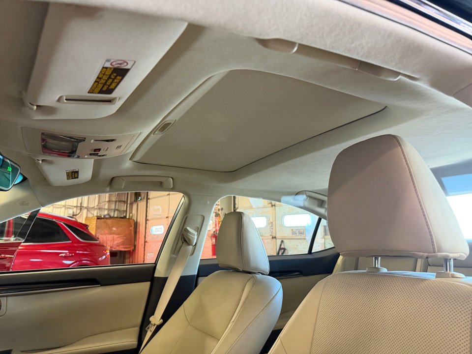 Used 2018 Lexus ES 350 w/ Premier Package FWD image 25