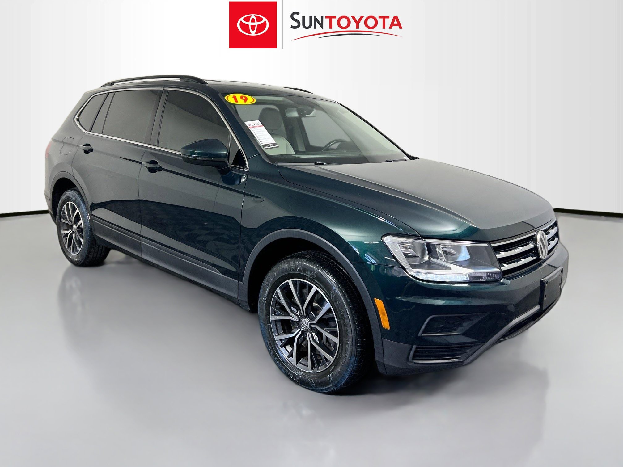 Used 2019 Volkswagen Tiguan SE AWD/4WD image 1