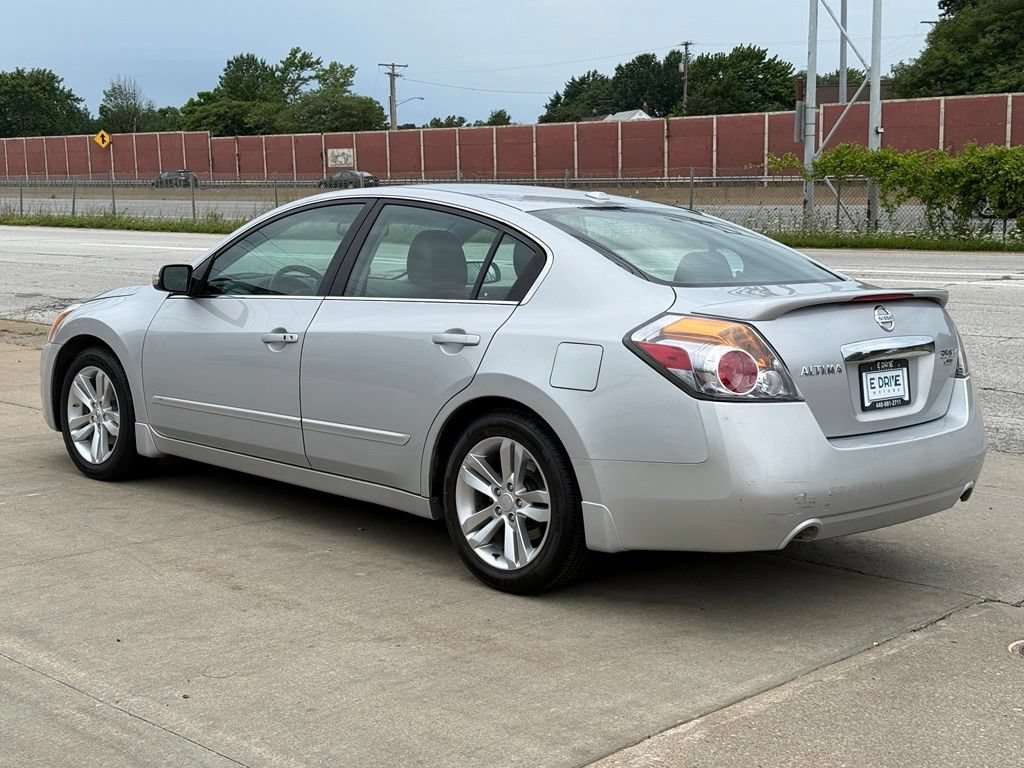 Used 2011 Nissan Altima 3.5 SR w/ 3.5SR Premium Pkg FWD image 10