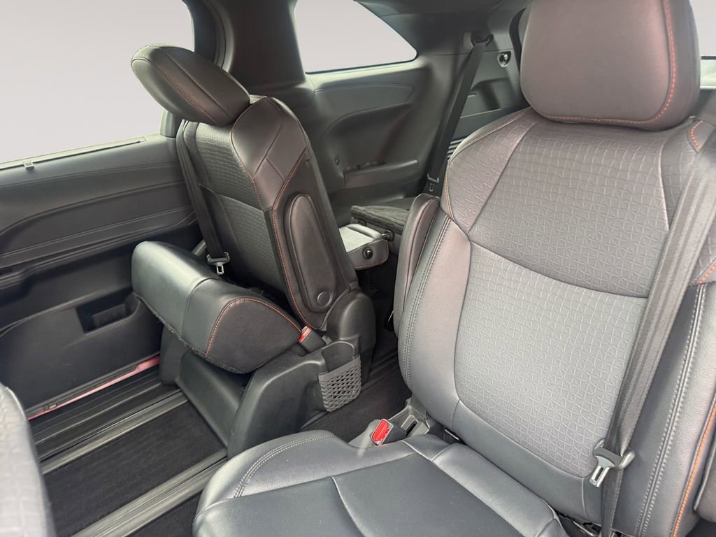 Used 2021 Toyota Sienna XSE AWD/4WD image 13