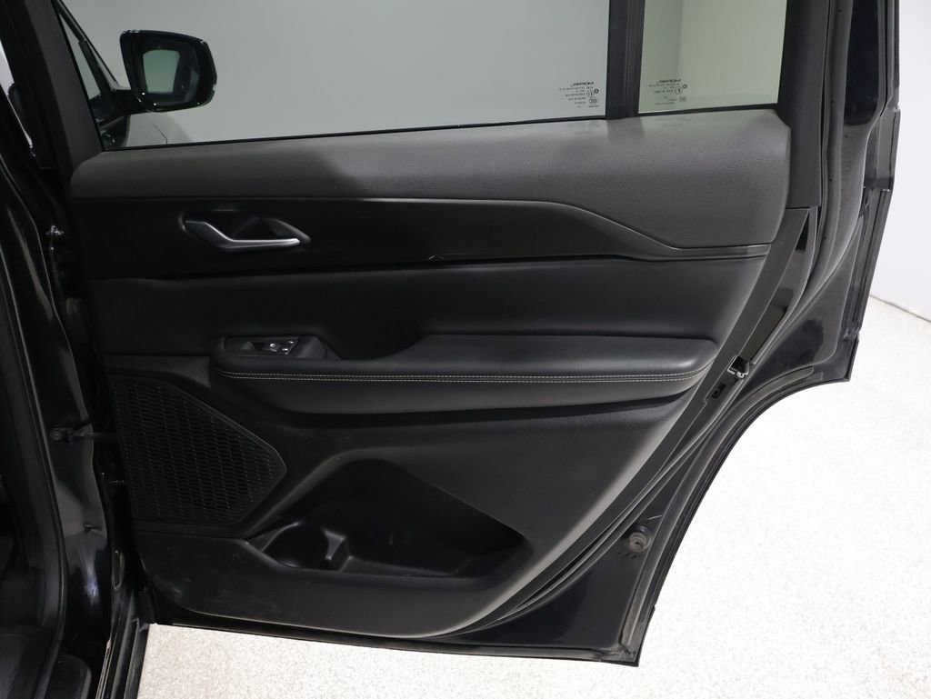 Used 2023 Jeep Grand Cherokee L Laredo image 21