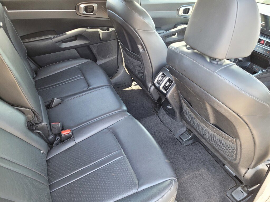 Used 2024 Kia Sorento S image 19