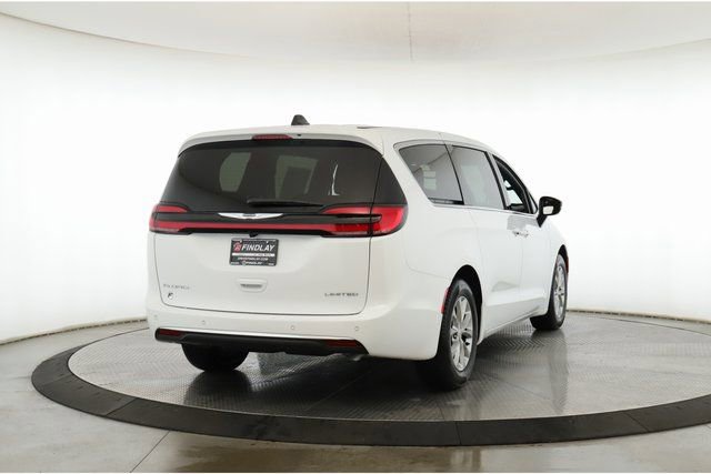New 2026 Chrysler Pacifica Limited image 7