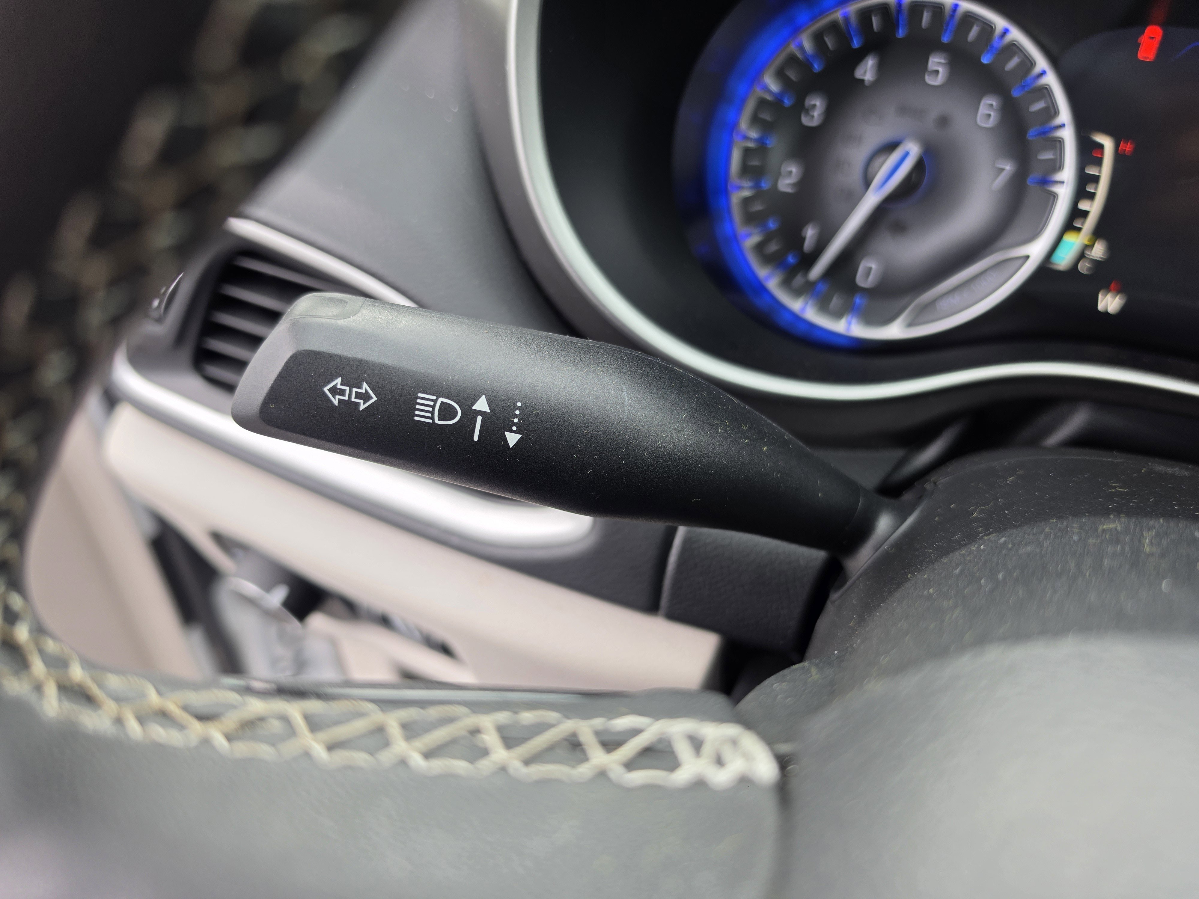 Used 2023 Chrysler Pacifica Touring-L FWD image 24