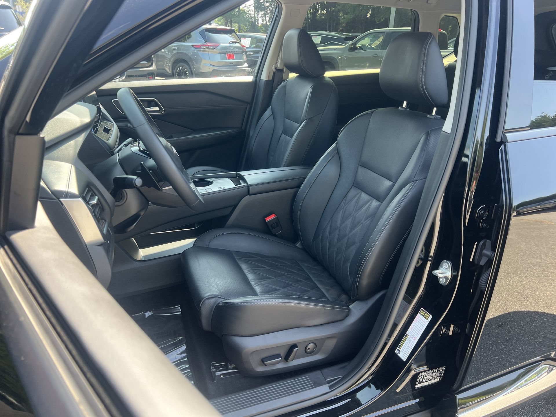 Certified 2025 Nissan Rogue Platinum FWD image 19